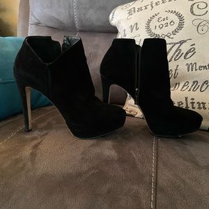 Stunning black heels